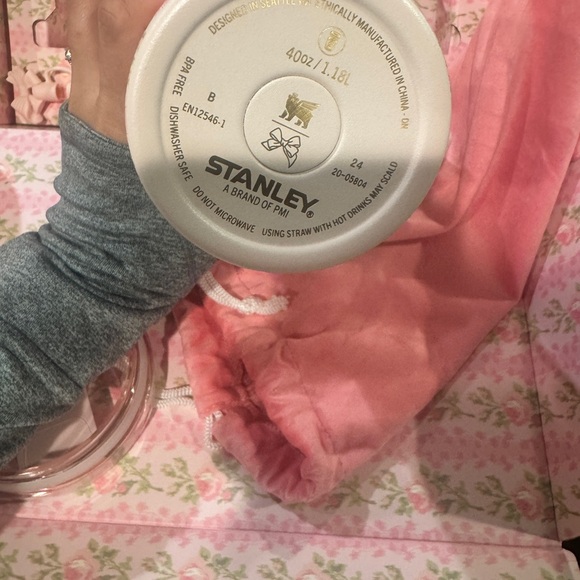 Stanley X LoveShackFancy Quencher 40 Oz Blooming Heirloom - Picture 10 of 11